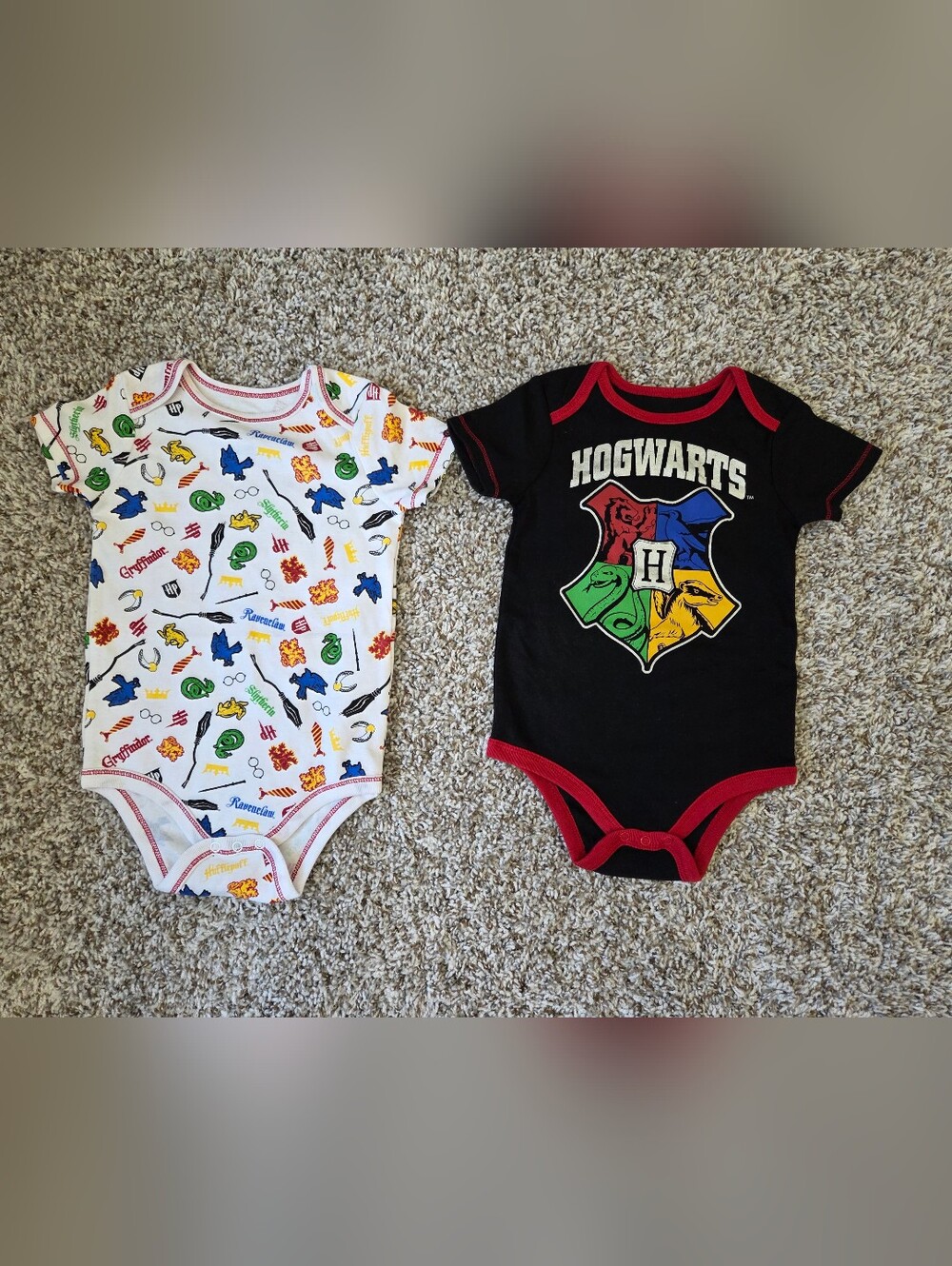 NWOT Licensed Harry Potter Hogwarts Onesie Set (2)